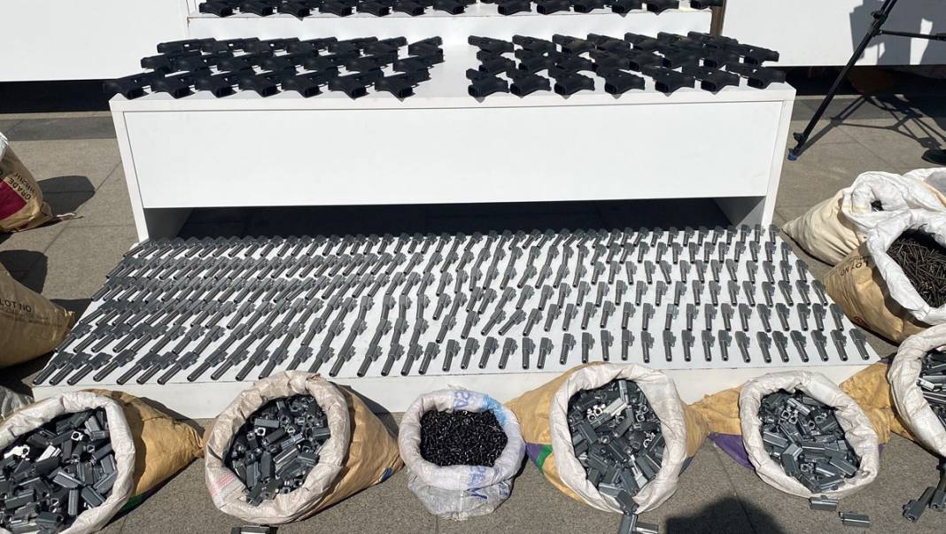 İstanbul'da silah kaçakçılarına büyük operasyon: Suç örgütlerine yollayacaklardı 2